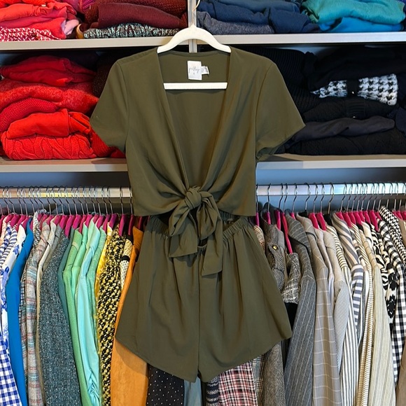 Polly olive short sleeve front tie cut out elastic waistband romper size 4 - Picture 1 of 3